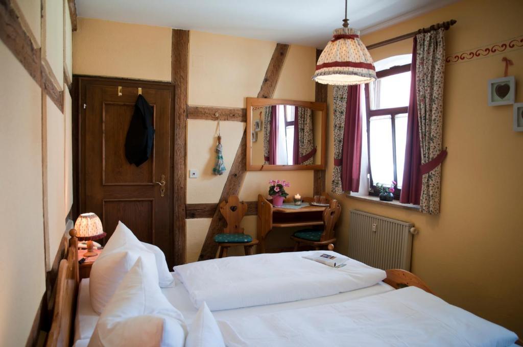 Hotel Schuberths Am Markt Buttenheim Room photo